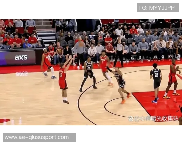 媒体人分析谢泼德与队友共同蹲底角的战术选择与出手权分配问题